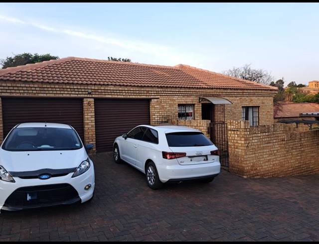 3 BEDROOM TOWNHOUSE FOR SALE IN KENMARE